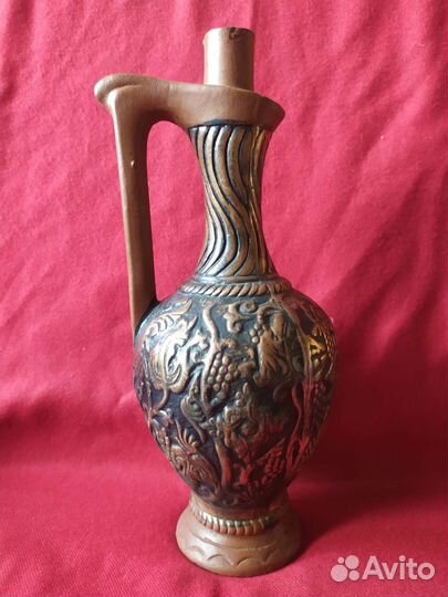 Глиняный кувшин для вина