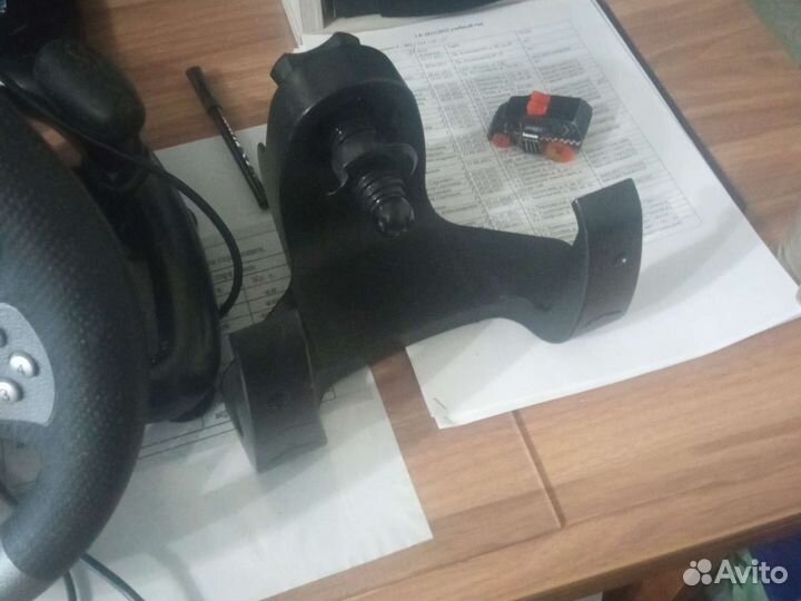 Игровой руль с педалями