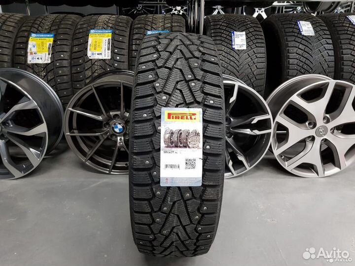 Pirelli Ice Zero 215/65 R17