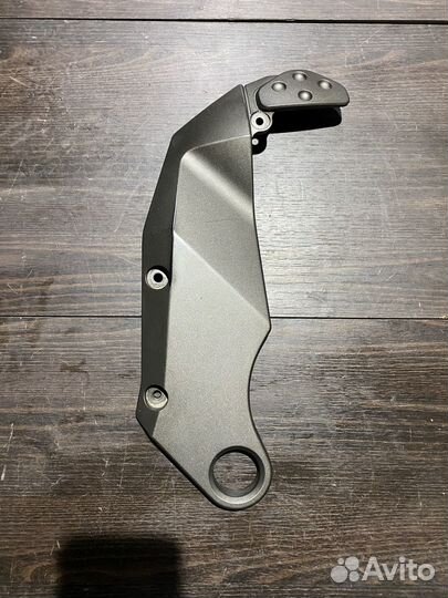 Правый пластик под баком для Kawasaki Z750S 05-07