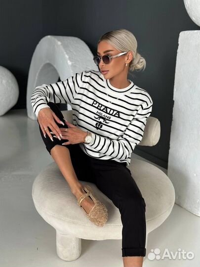 Стильный свитер Prada