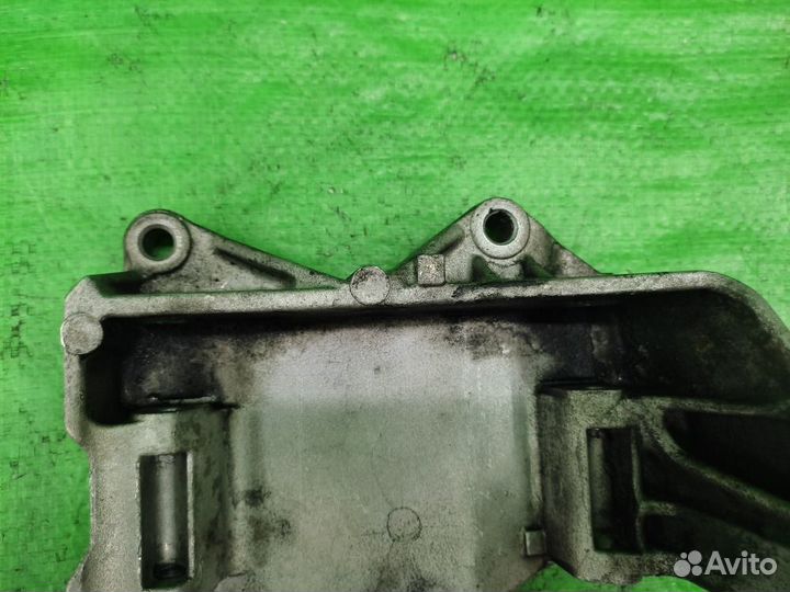 Кронштейн генератора Volkswagen Touareg