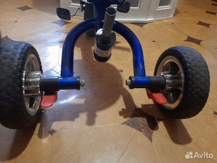 Трехколесный велосипед без родительской ручки