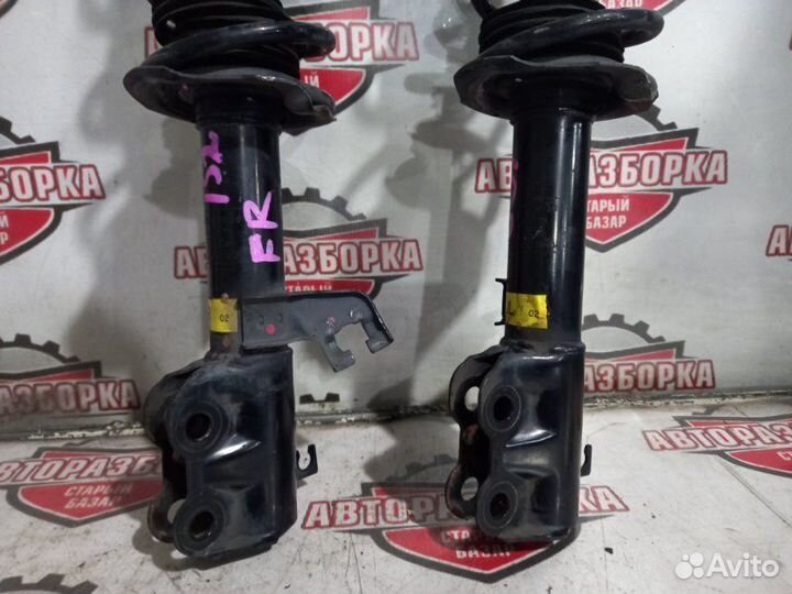 Стойка передняя Nissan March K13 HR12DE 2011