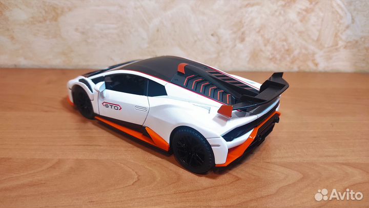 Lamborghini Huracan STO 1:24