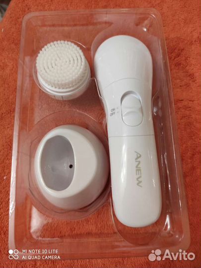 Вибрационная щётка для чистки лица