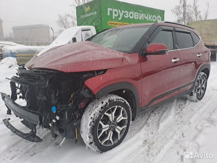 Kia Seltos 2.0 CVT, 2022, битый, 52 000 км