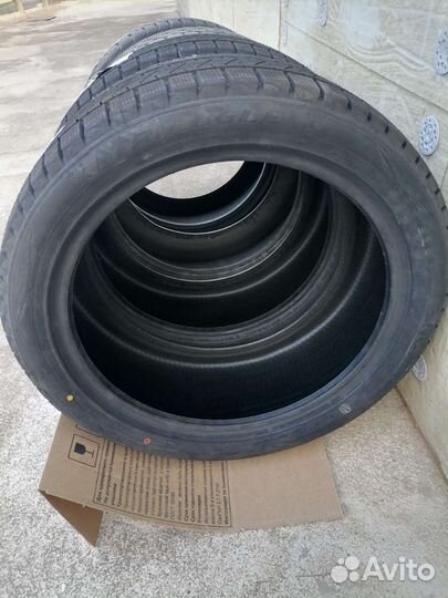 Triangle PL02 275/40 R20