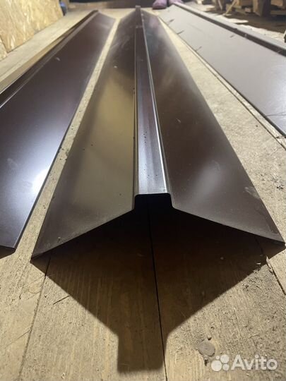 Профиль для металлочерепицы коричневый RAL8017