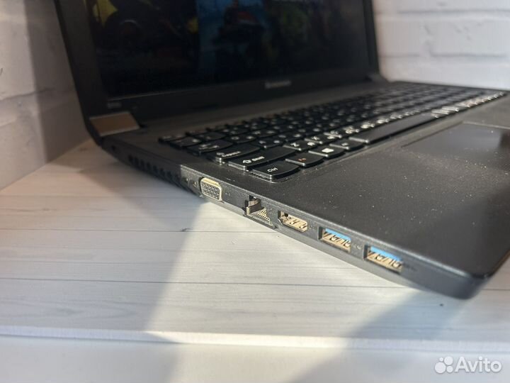 Отличный ноутбук Lenovo 2 видеокарты/8gb/SSD