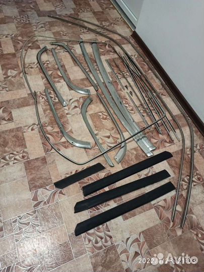 Молдинги от Ауди 90 б3