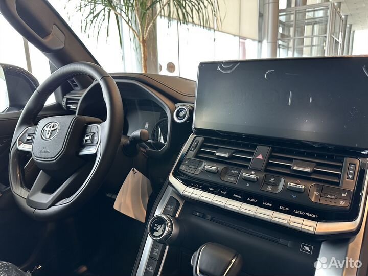 Toyota Land Cruiser 3.3 AT, 2024