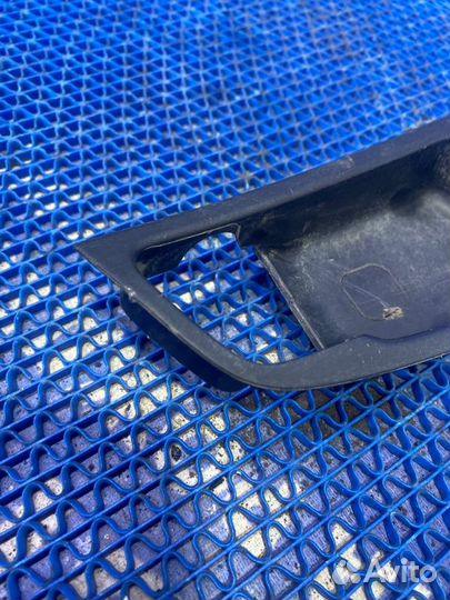 Накладка на дверь Hyundai Solaris 1 хэтчбек G4FA