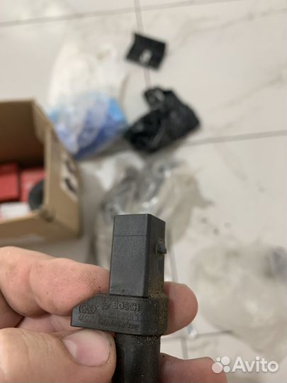 Датчик положения коленвала Bosch 0261210170