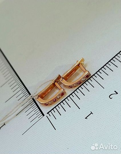 Серьги с синтетическим камнем Золото