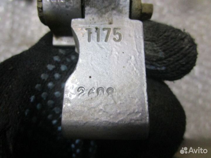 Петля двери передней правой нижняя Fiat Doblo 2005