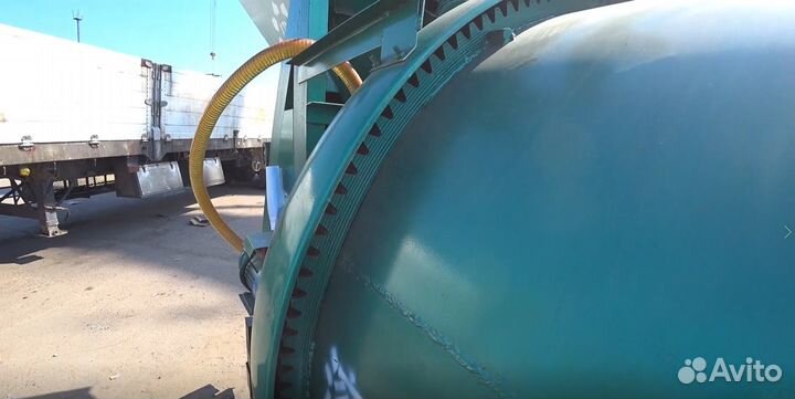 Бетономешалка (бетоносмеситель)