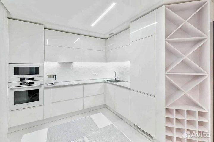 Кухня белый и розовый глянец