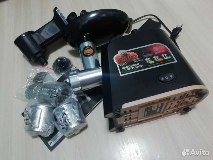 Мясорубка электрическая redmond