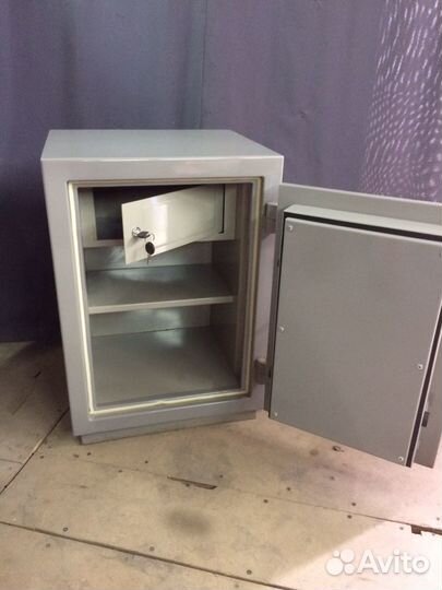 Сейф несгораемый