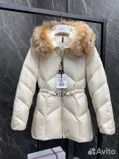 Пуховик женский Moncler Loriot