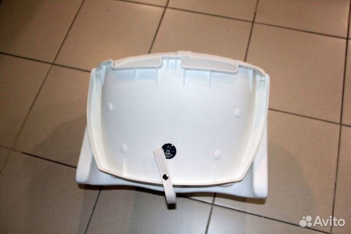 Кресло складное пластиковое с накладками, белое