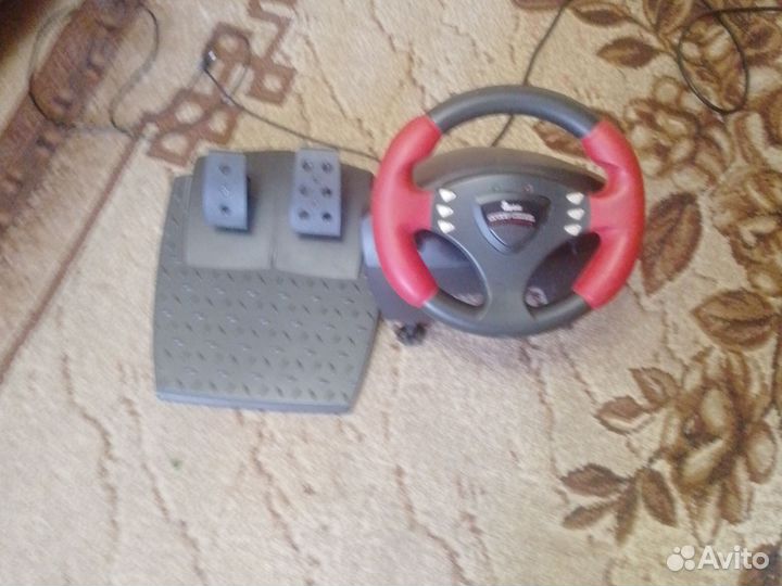 Игровой руль с педалями