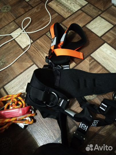 Страховочная привязь