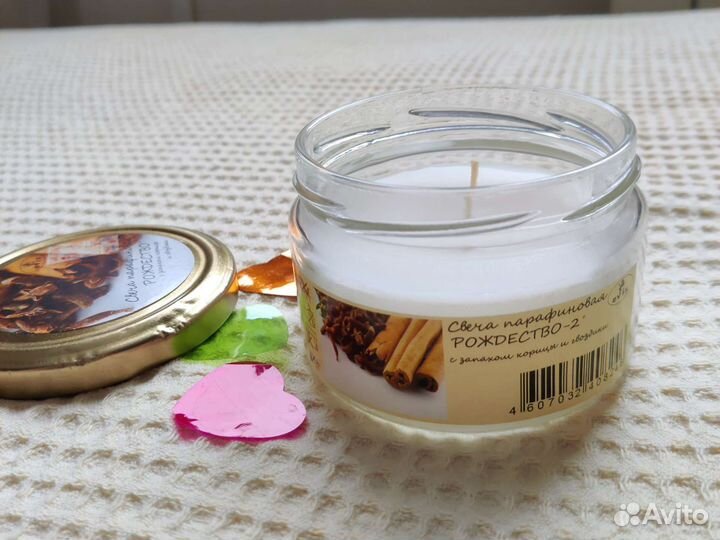 Источающая аромат свеча в банке