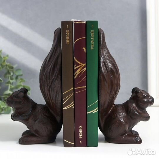 Держатель для книг из чугуна Белочки