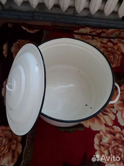 Большая эмалированная кастрюля(для дома,мероприяти