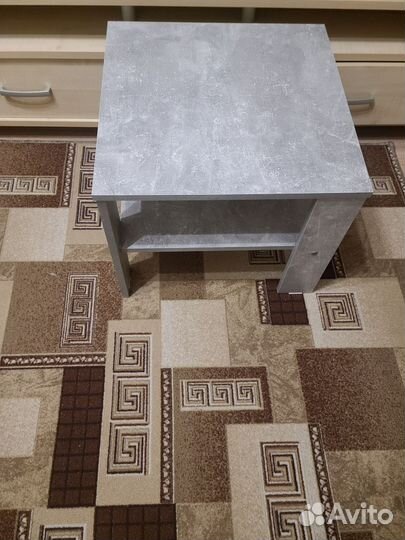 Прикроватный столик