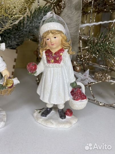 Новогодние елочные игрушки дети