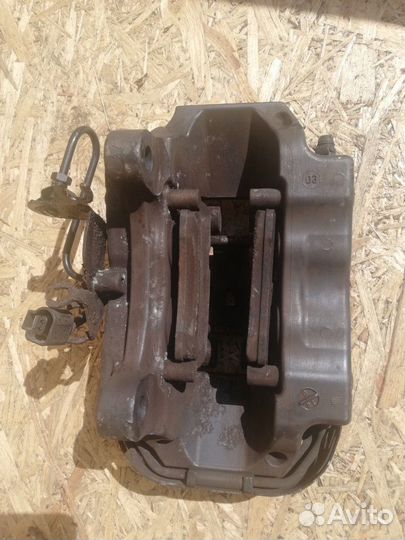 Суппорт задний правый Volkswagen Touareg