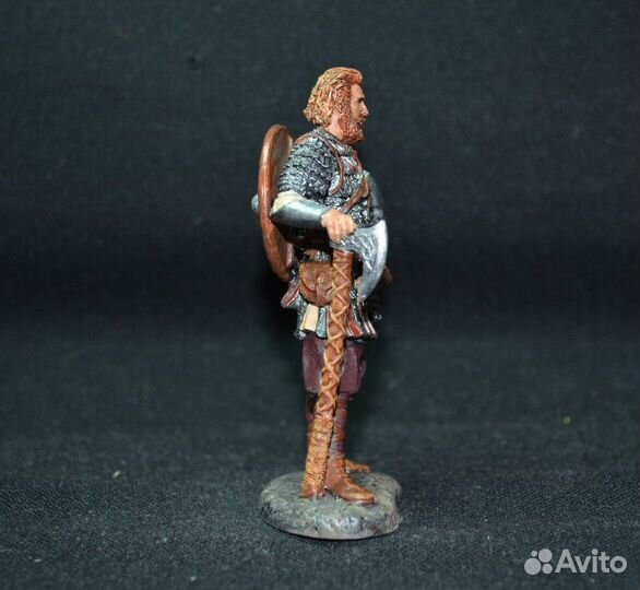 Фигура. варяжский стражник С топором В дозоре 10-1