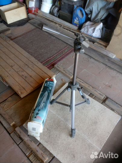 Штатив для видеокамеры профессиональный