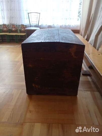Сундук старинный