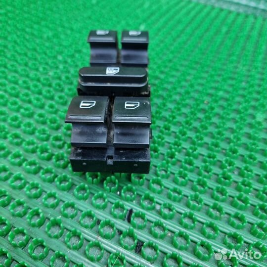 Блок управления стеклоподъемниками передней левой