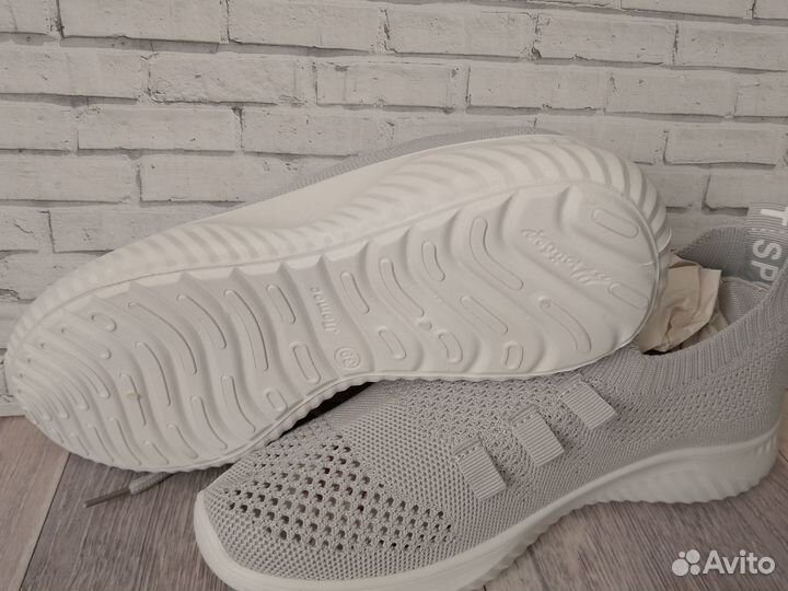 Кроссовки женские