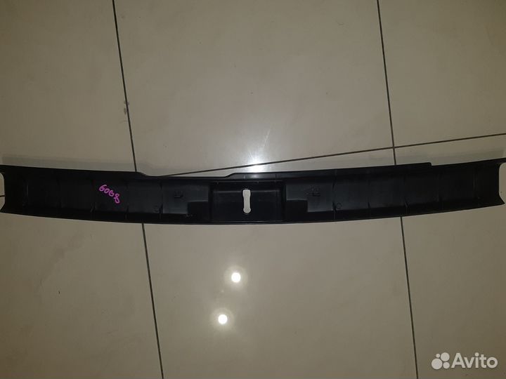 Порожек багажника Субару Форестер SG 2003-2007г.в