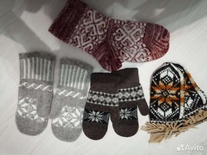 Варежки, носки новые