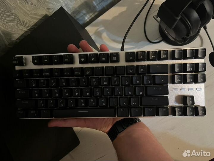 Игровой комплект(клавиатура + наушники + мышь)