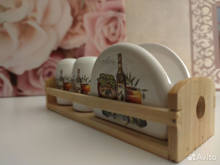 Набор перечница, солонка, салфетница