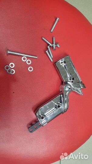 Механизм складывания детской коляски с заклепками