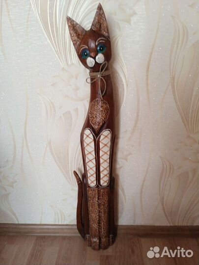 Деревянная статуэтка кошки