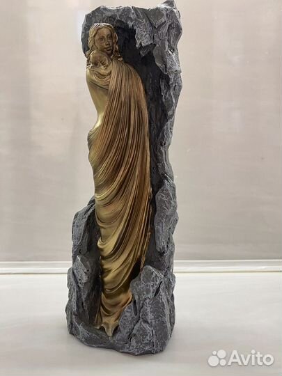 Статуэтка Мать и Дитя. Материнство