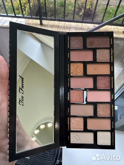 Палетка теней too faced