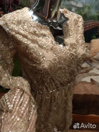 Комбинезон, платье вышитые золотые пайетки