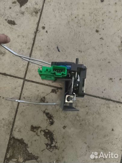 Замок двери передний правой Hyundai Solaris 1