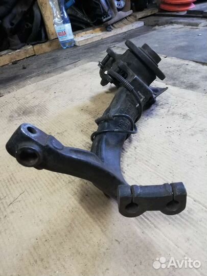 Кулак поворотный Audi ауди А4 В5, А6 С5, passat